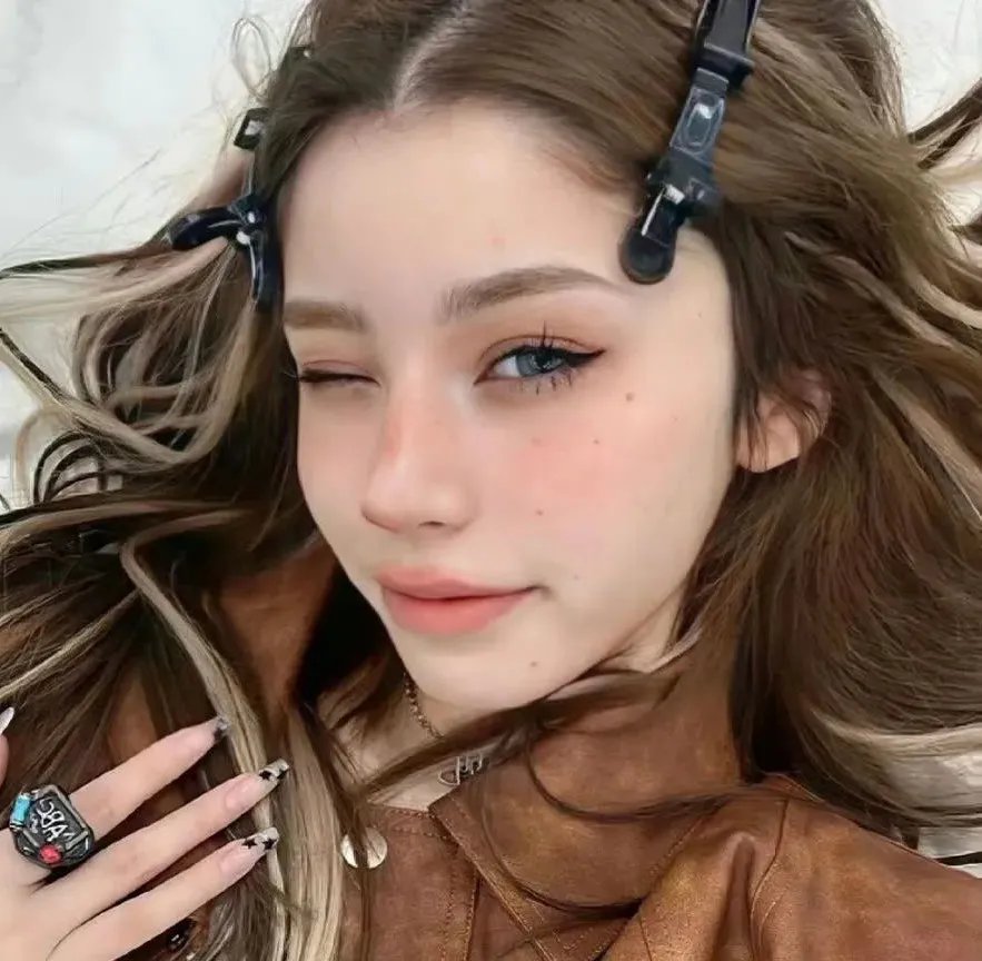 明月照尖东